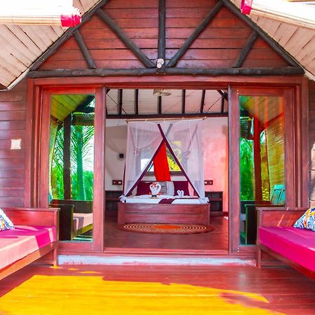 Ampazony Oasis Lodge Mahajanga Zewnętrze zdjęcie