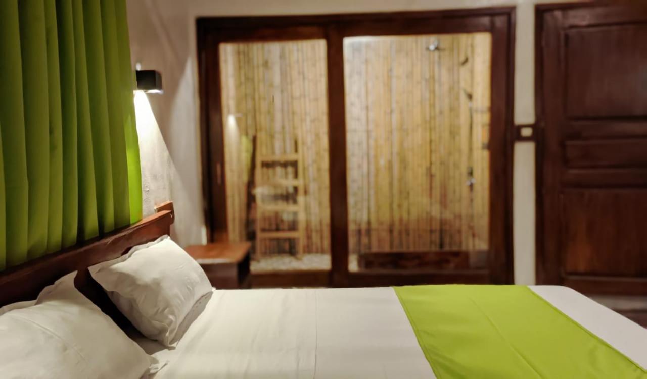Ampazony Oasis Lodge Mahajanga Zewnętrze zdjęcie