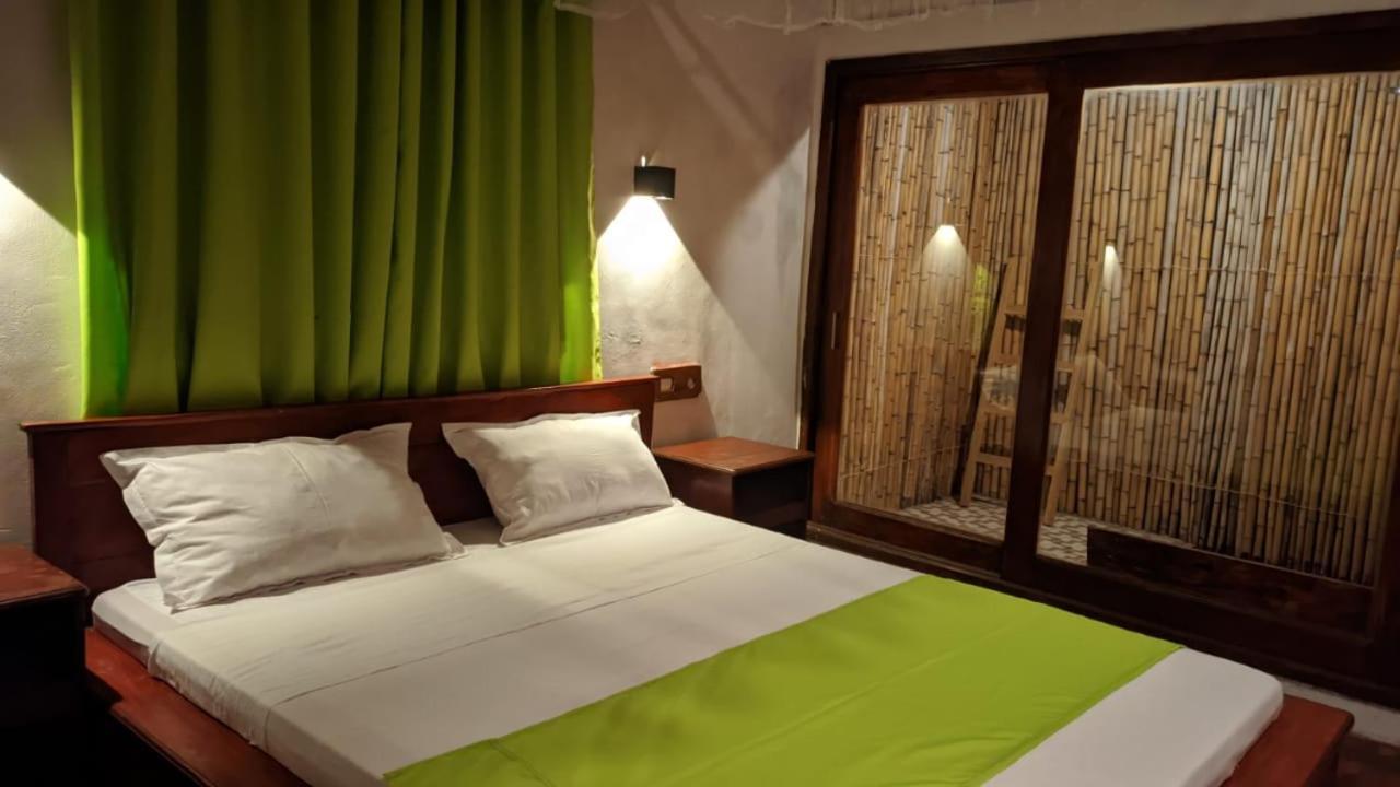 Ampazony Oasis Lodge Mahajanga Zewnętrze zdjęcie