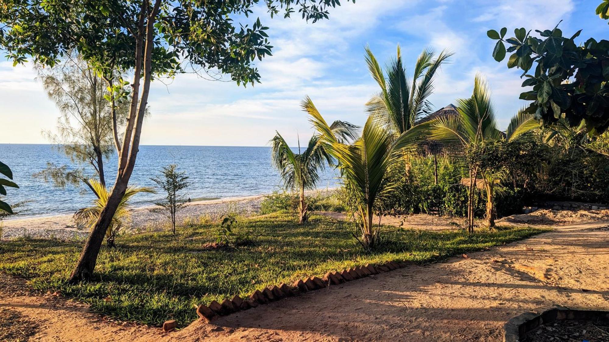 Ampazony Oasis Lodge Mahajanga Zewnętrze zdjęcie