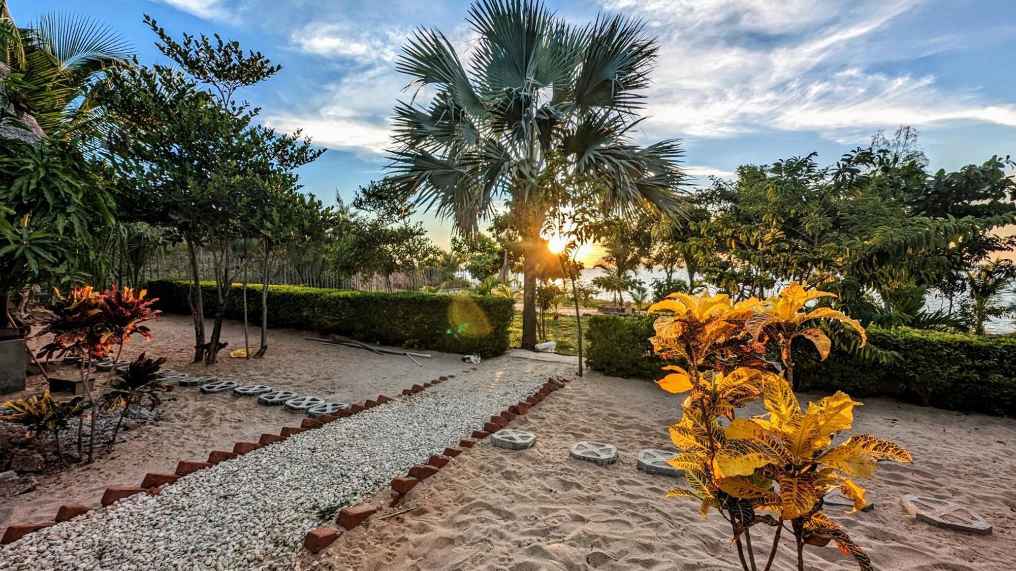 Ampazony Oasis Lodge Mahajanga Zewnętrze zdjęcie