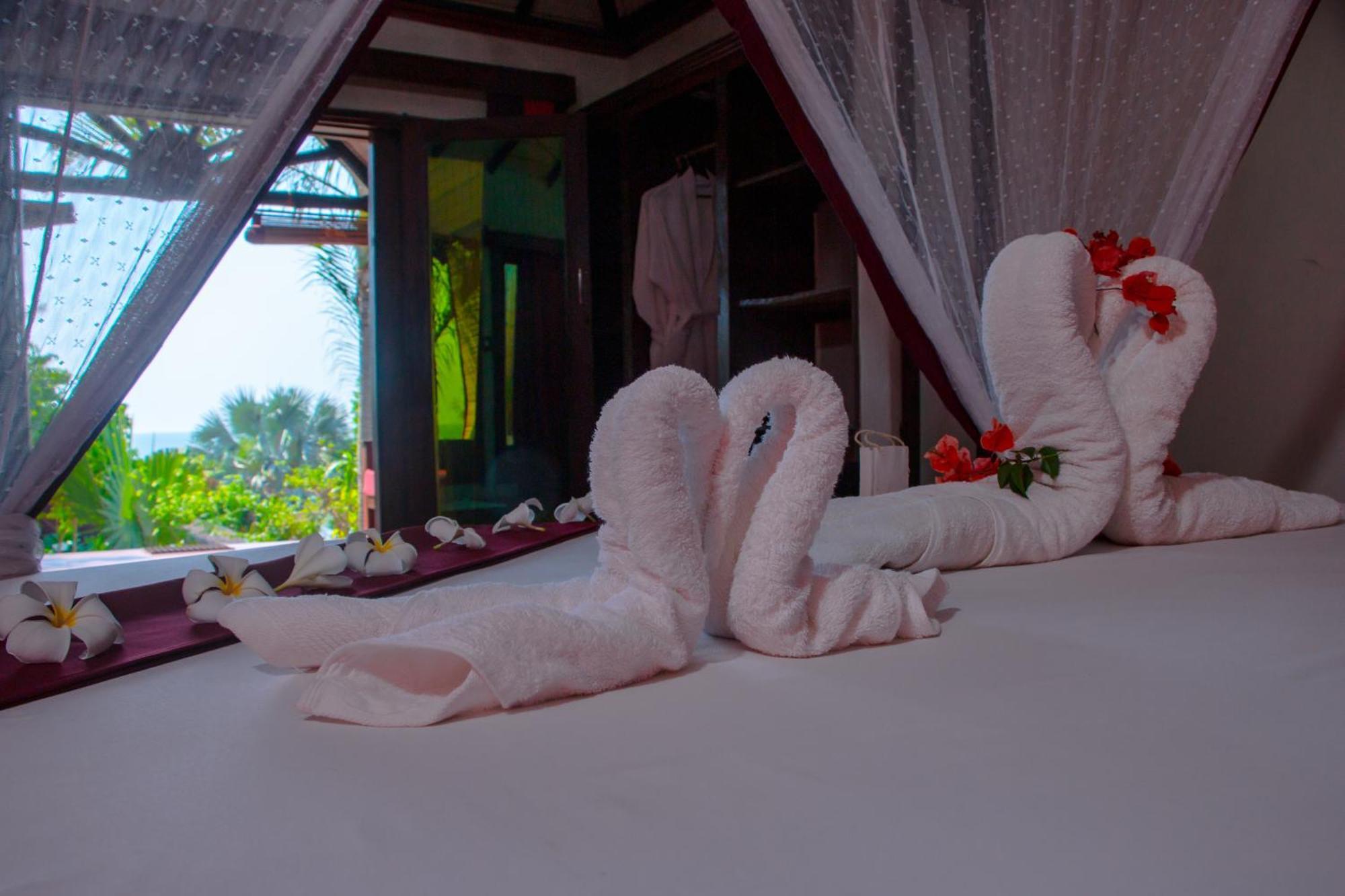 Ampazony Oasis Lodge Mahajanga Zewnętrze zdjęcie