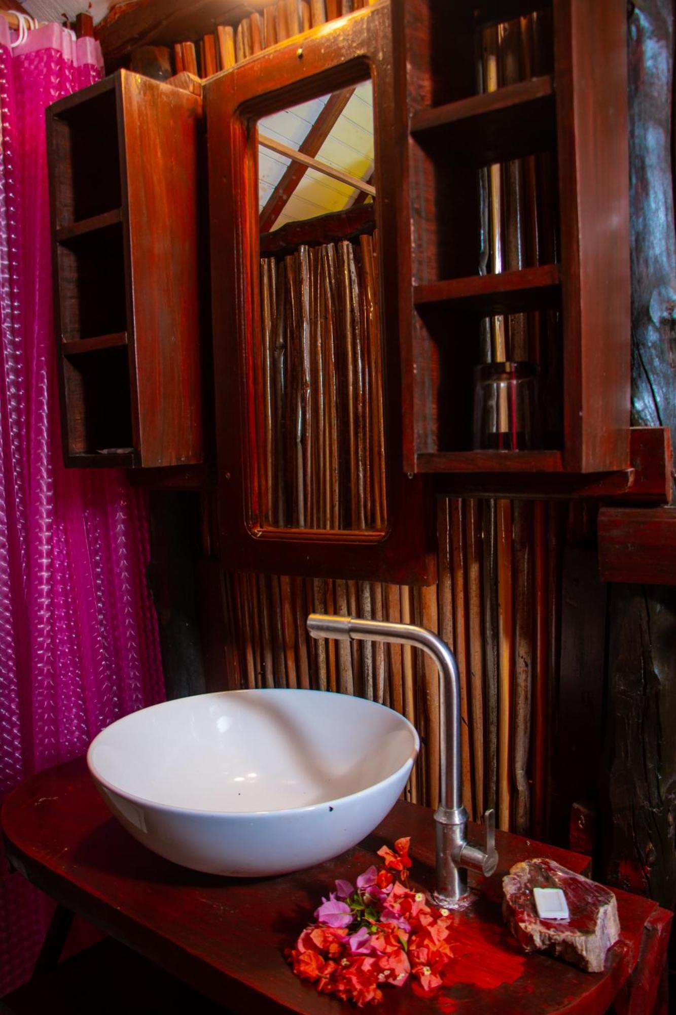 Ampazony Oasis Lodge Mahajanga Zewnętrze zdjęcie