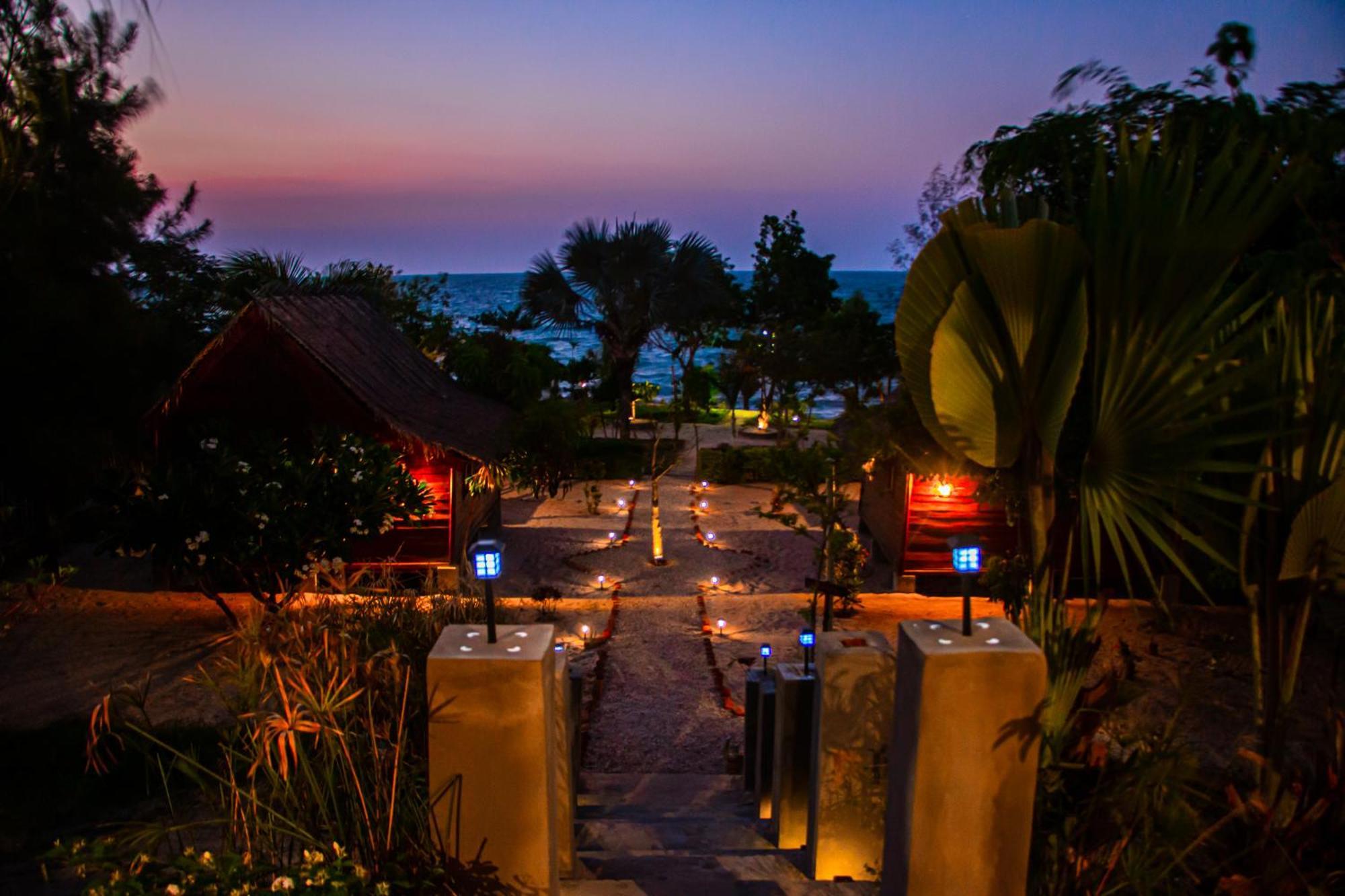 Ampazony Oasis Lodge Mahajanga Zewnętrze zdjęcie