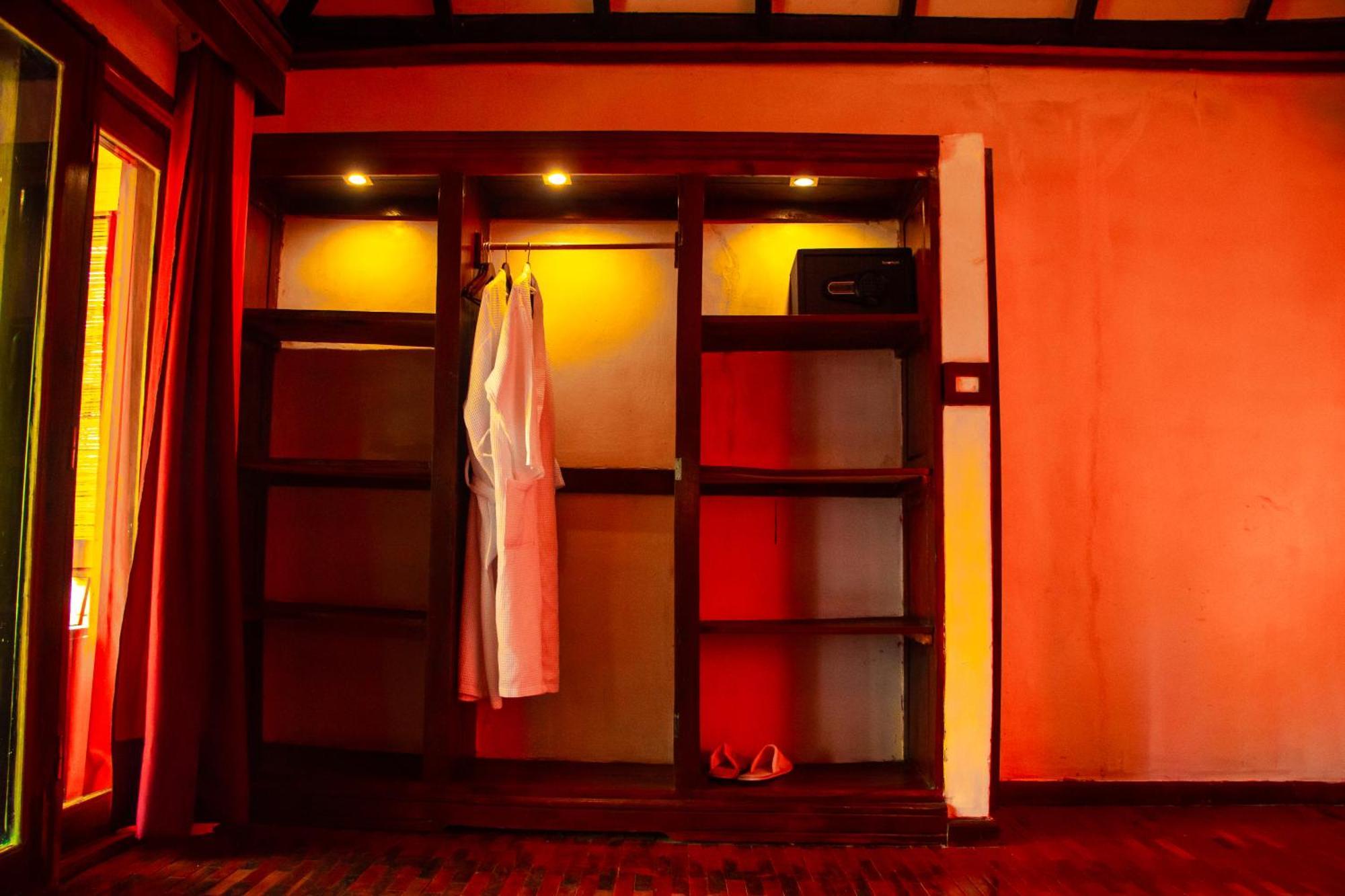 Ampazony Oasis Lodge Mahajanga Zewnętrze zdjęcie