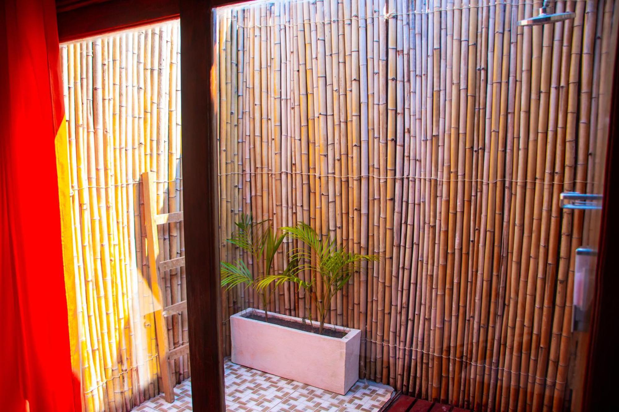 Ampazony Oasis Lodge Mahajanga Zewnętrze zdjęcie
