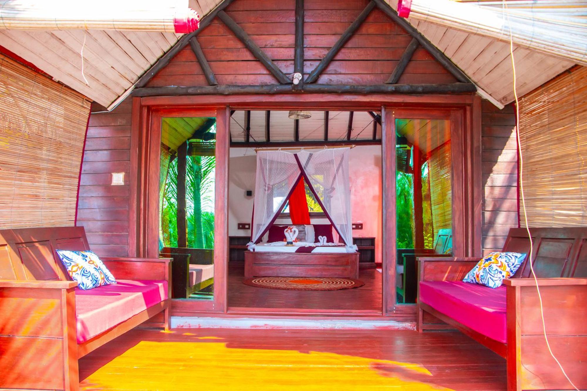 Ampazony Oasis Lodge Mahajanga Zewnętrze zdjęcie